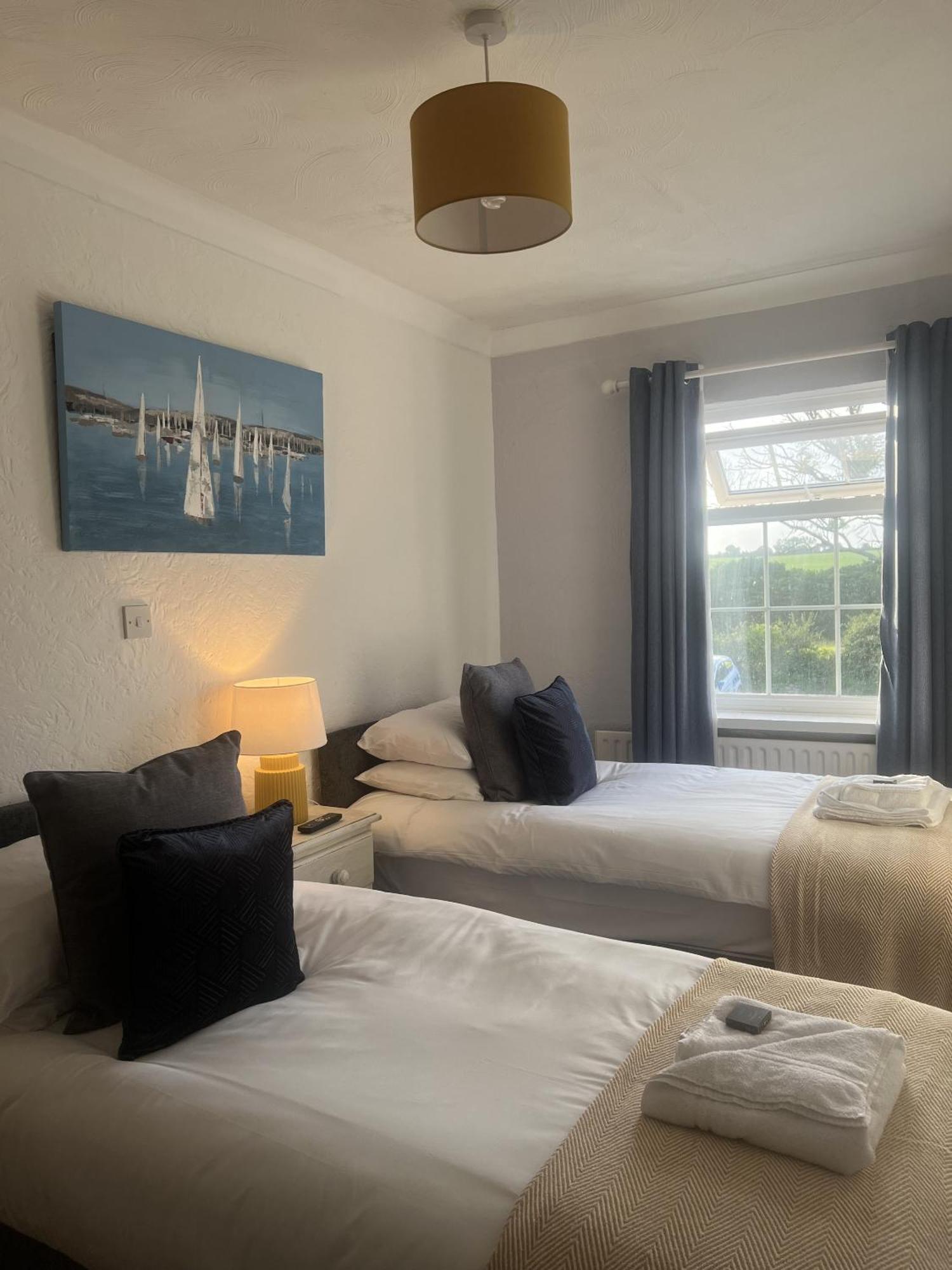 Ty Dderw Country Inn Moelfre Oda fotoğraf