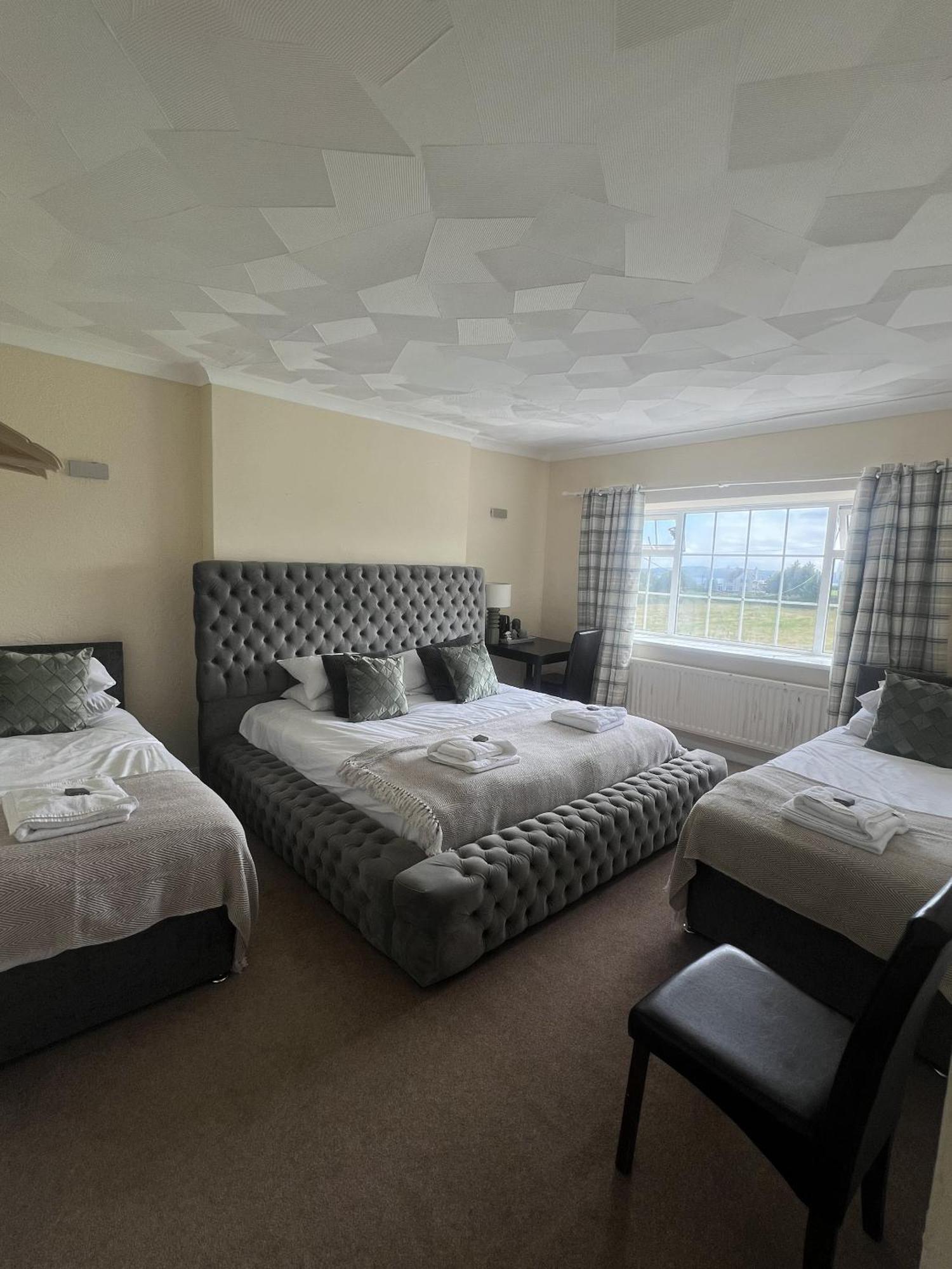 Ty Dderw Country Inn Moelfre Oda fotoğraf